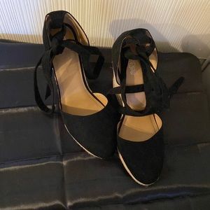 NEW IN BOX WIDE WEDGE FOR WOMEN SIZED 11